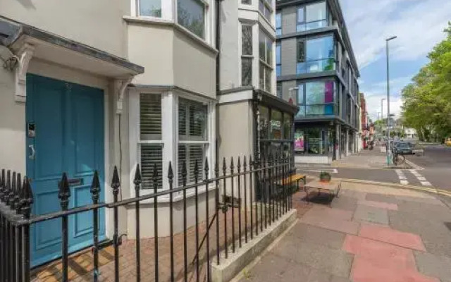 Отель Brighton Getaways Park View House вид на фасад