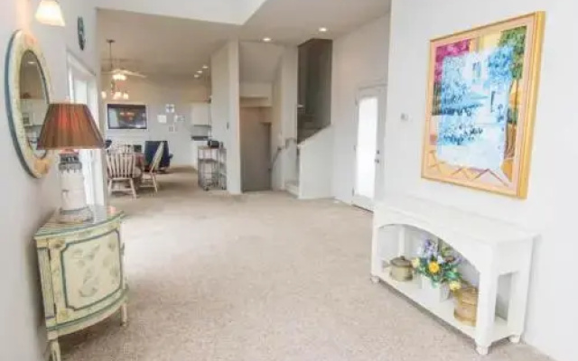 Lincoln Lighthouse - 3 Br home by RedAwning
