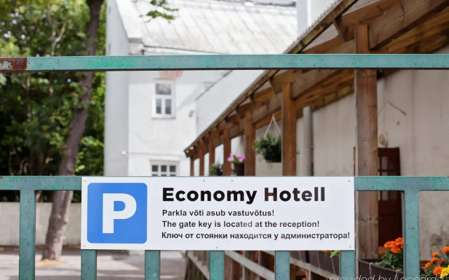 Economy Hotel вид на фасад