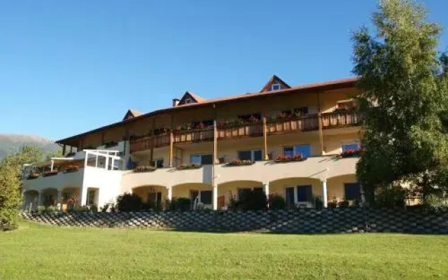 Hotel Margun Маллес-Веноста вид на фасад