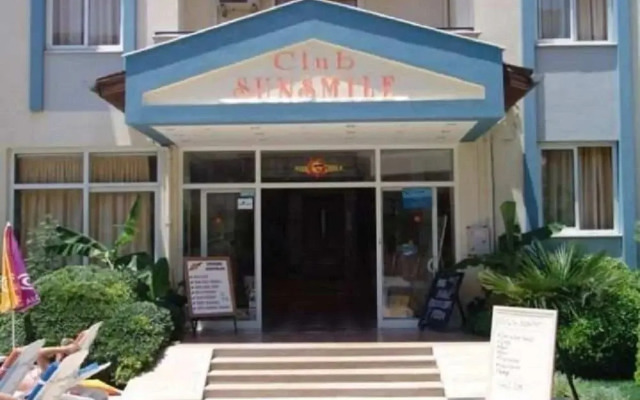Отель Club Sunsmile вид на фасад