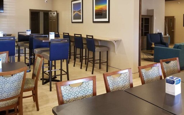Comfort Inn & Suites Tempe near Phoenix Sky Harbor Airport 1