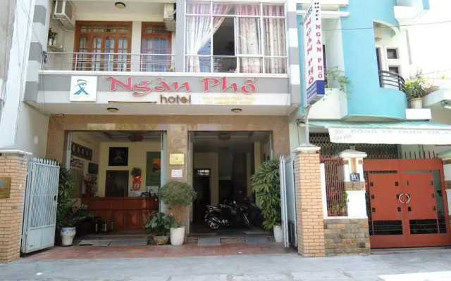 Отель Ngan Pho Hotel Вьетнам, Нячанг - отзывы, цены и фото номеров - забронировать отель Ngan Pho Hotel онлайн вид на фасад