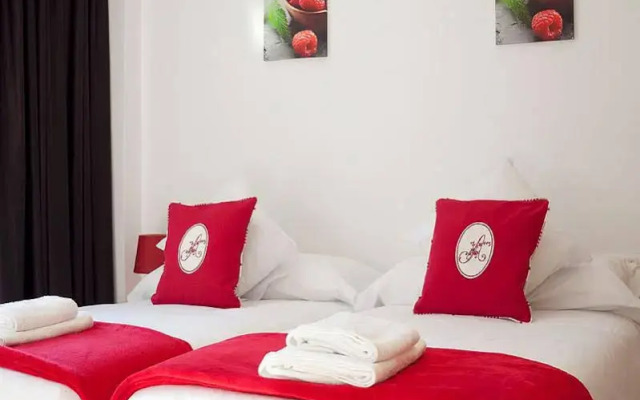 Отель Charmsuites Nou Rambla вид на фасад
