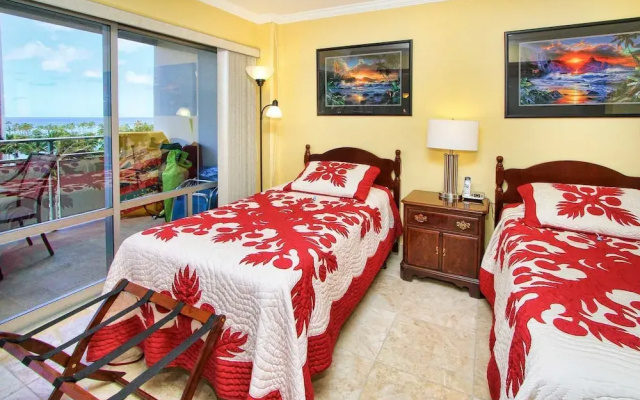 Ala Moana Condo 1777-9 by RedAwning
