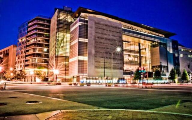 Отель Weichert Suites at The Newseum США, Вашингтон - отзывы, цены и фото номеров - забронировать отель Weichert Suites at The Newseum онлайн вид на фасад