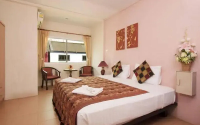 Отель Lucky Lek's Guesthouse вид на фасад