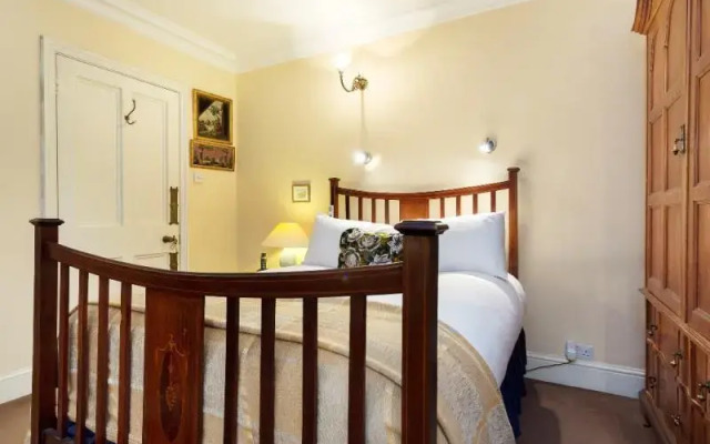 Отель Veeve 4 Bed Kensington House On Kensington Church Street Великобритания, Лондон - отзывы, цены и фото номеров - забронировать отель Veeve 4 Bed Kensington House On Kensington Church Street онлайн комната для гостей