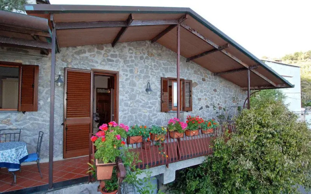 Cantone Bay