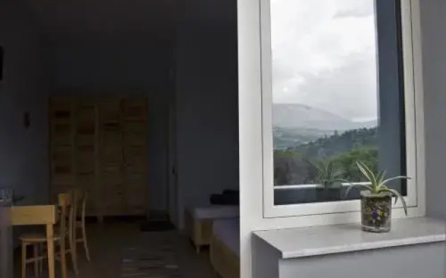 Dena Guesthouse & Art