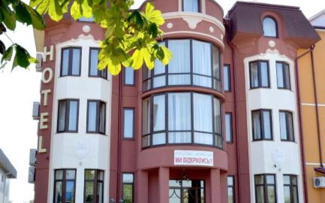Гостиница H & K Imperial Plus Hotel Украина, Берегово - отзывы, цены и фото номеров - забронировать гостиницу H & K Imperial Plus Hotel онлайн вид на фасад