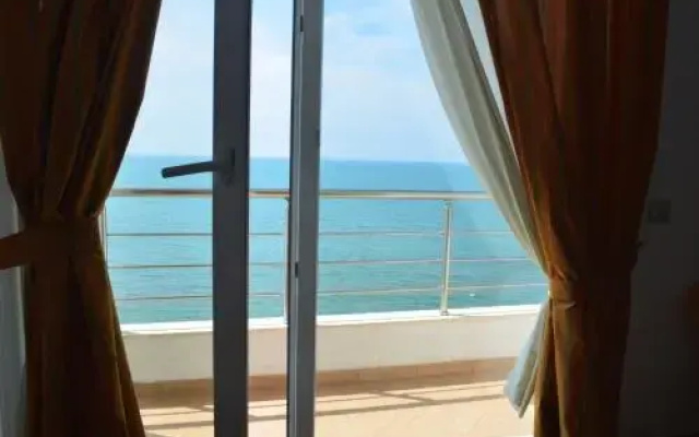 Sunshine Hotel