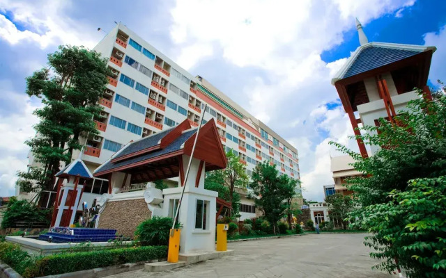 Отель Jolly Suites & Spa Thaphra вид на фасад