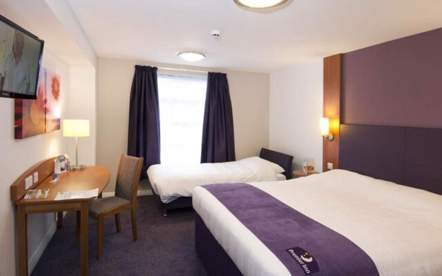 Premier Inn Harrogate South 1