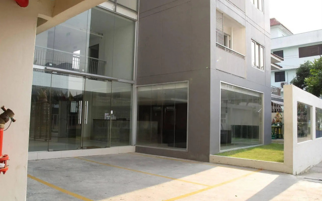Utd Apartments Sukhumvit Hotel & Residence Бангкок вид на фасад