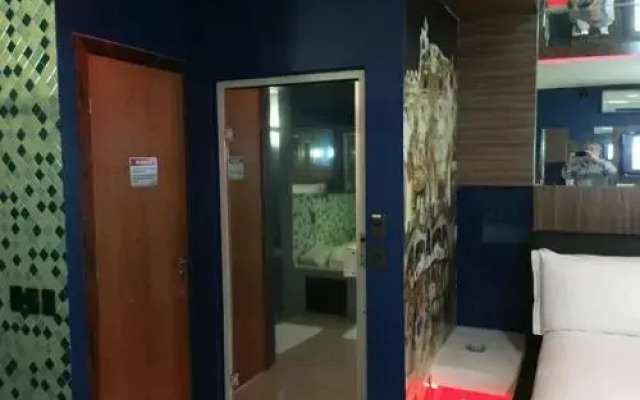 Platinum Motel