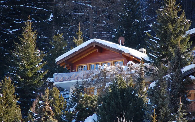 Отель Chalet Dejo A Dzeu Нендаз вид на фасад