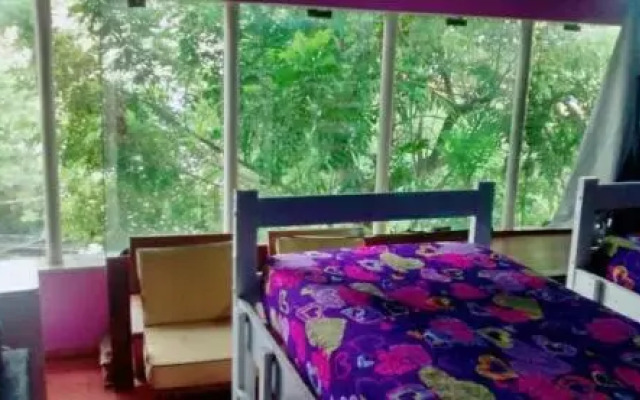 UP Whiteblack Hostel
