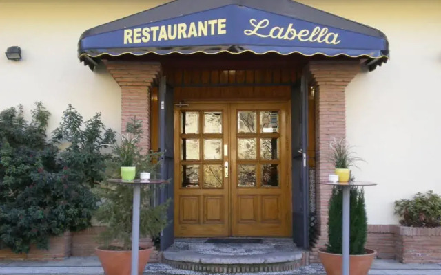Отель Labella Maria вид на фасад