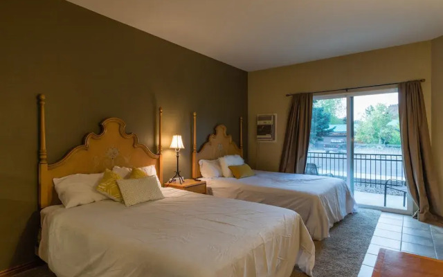 Black Diamond Prospector Square - Studio Condo