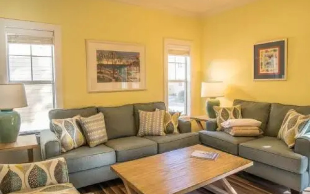 Purple Parrot 31C - 2 Br Condo