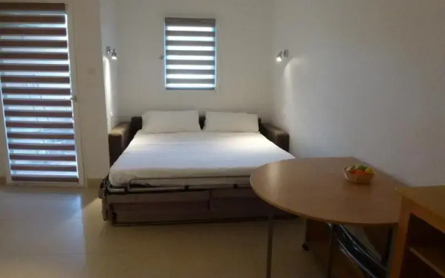 Апартаменты Residential Studio Swimming Pool комната для гостей