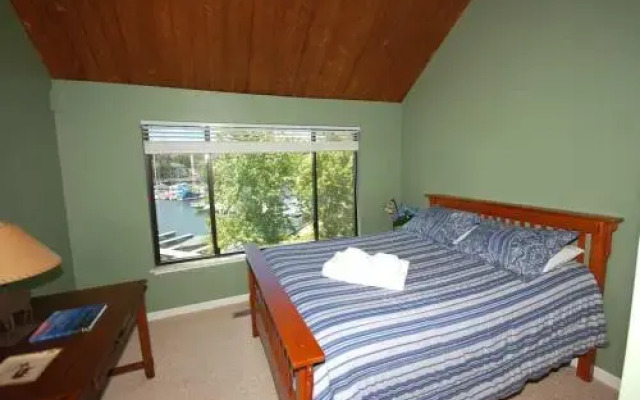 Playpark Lodge Unit 1 Standard Family Room