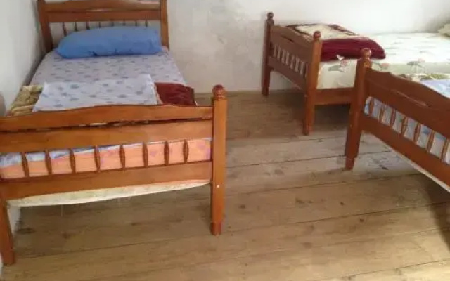 Bujtina Leke Gerla