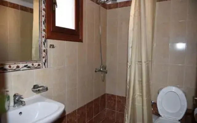 Lefteris Houses