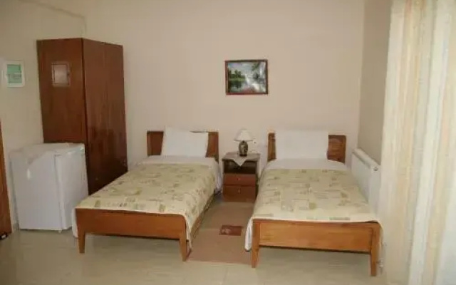 Elanthi Hostel
