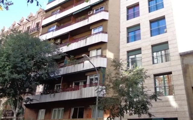 Отель Villaroel вид на фасад