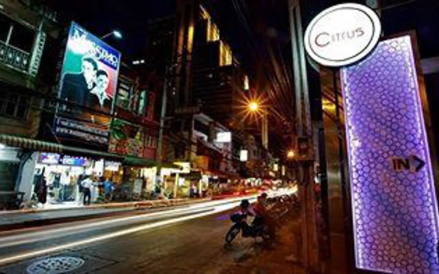 Отель Citrus Sukhumvit 22 Бангкок вид на фасад