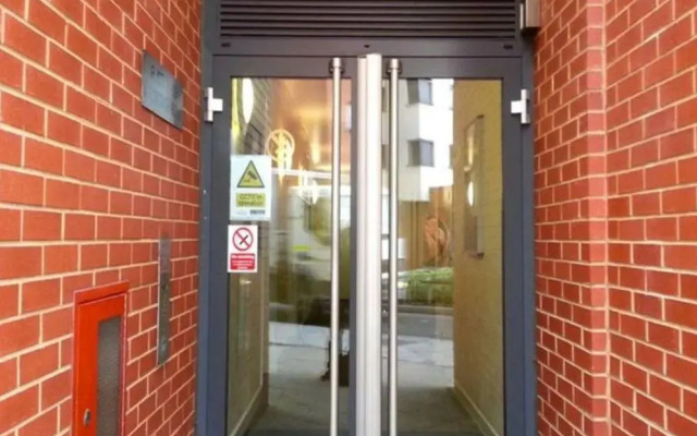 Отель Caledonian Road Flat вид на фасад