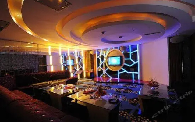 Yuexiang Hotel (Qingdao Xuzhou Road)