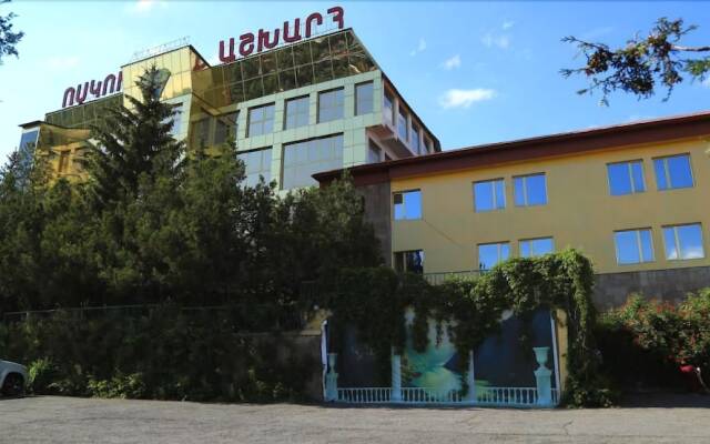 Отель World Of Gold Армения, Цахкадзор - отзывы, цены и фото номеров - забронировать отель World Of Gold онлайн вид на фасад