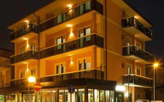 Hotel Ostuni Римини вид на фасад