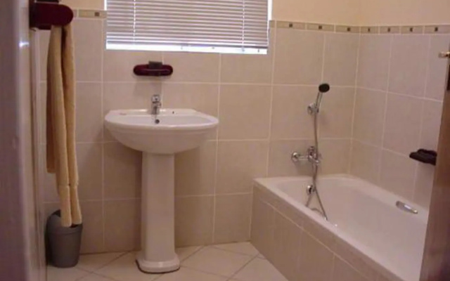 Africlassic Guest House - Harrismith