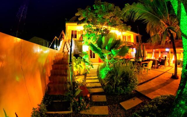 Отель Casadana Thulusdhoo Остров Гасфинолу вид на фасад