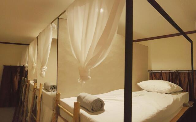 The Camp Hostel Phuket комната для гостей