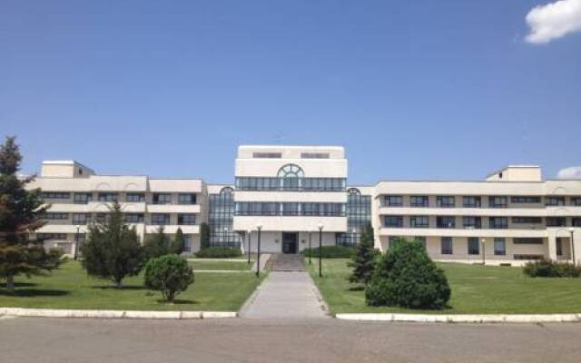 Отель Cross Health Center вид на фасад