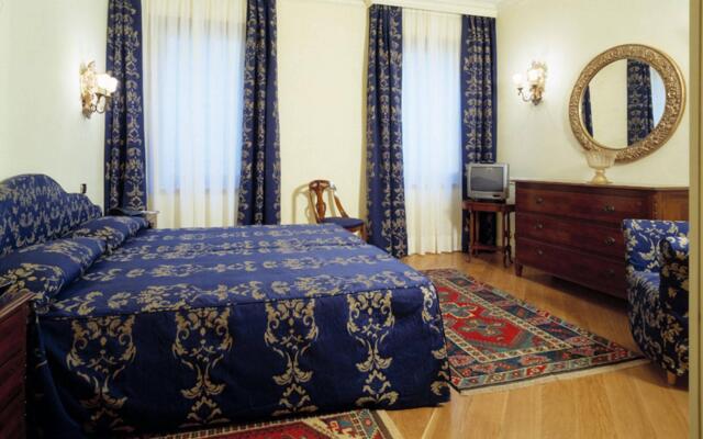 Отель Suites Torre dell'Orologio Италия, Венеция - отзывы, цены и фото номеров - забронировать отель Suites Torre dell'Orologio онлайн комната для гостей