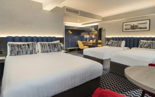 Academy Plaza Hotel