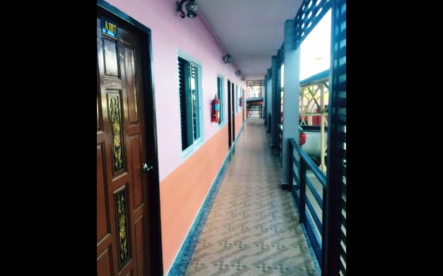 Vipat Bungkan Hotel