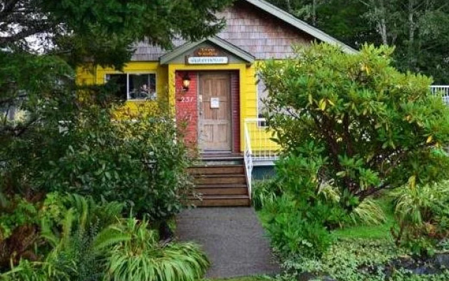 Tofino Travellers Guesthouse