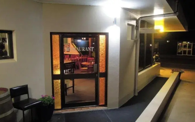 Biloela Centre Motel & Grevillea Steakhouse & Bar