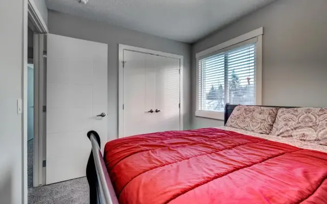 Three-Bedroom with Fireplace #41 Sunalta Downtown