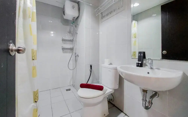 Homey And Comfort 2Br At Casa De Parco Apartment