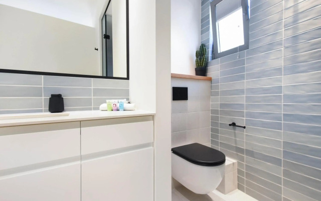Authentic 3BR Penthouse in Ben Gurion by HolyGuest