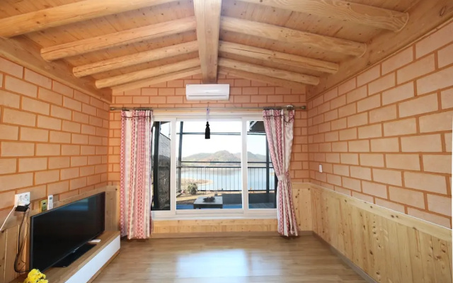 Organic Redclay House