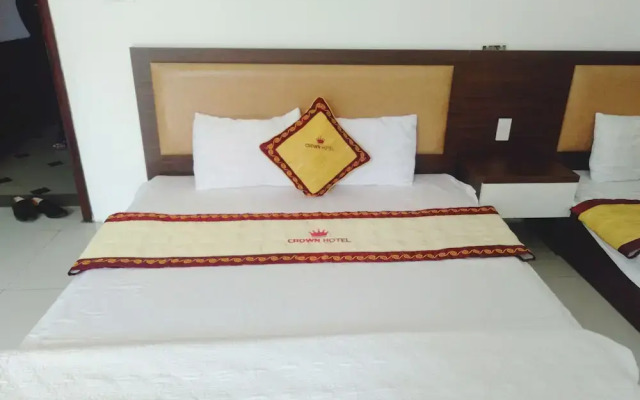 Khach san Crown